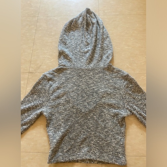 Fashion nova grey crop top sweater 🩶 - Picture 3 of 3